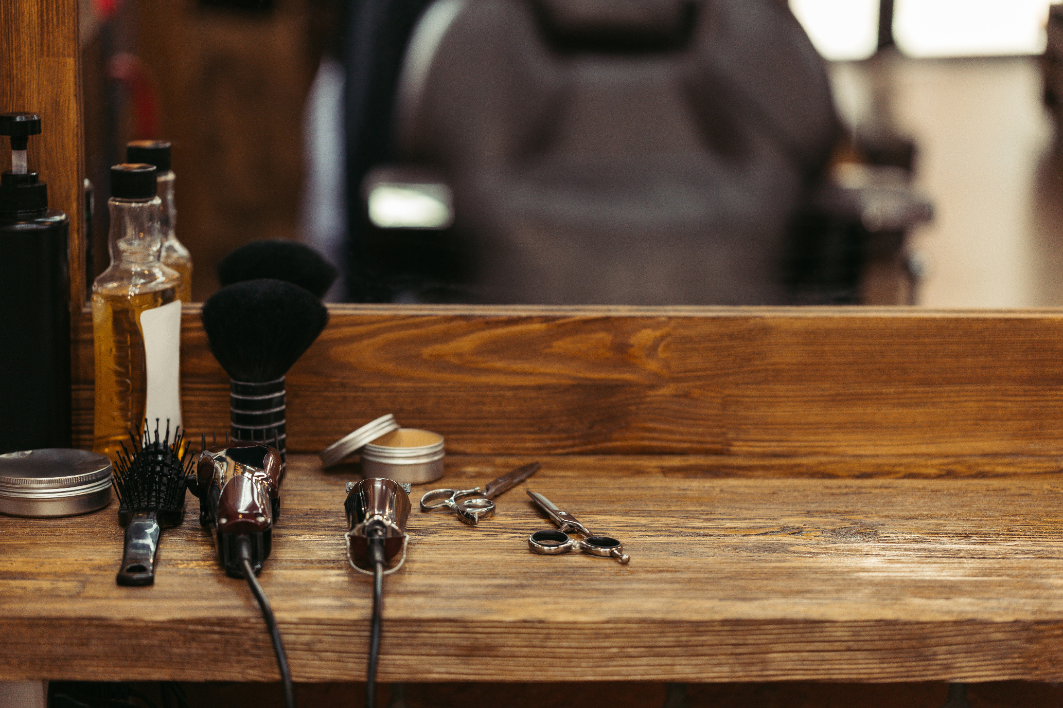ahmos-barber.18.6785372a457c2
